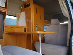 キャンピングカー内装工事,NJY木工,ハイエース,キャラバン,