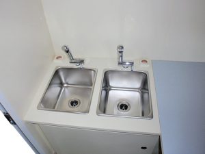 移動販売車,販売窓,RVドア,エントランスドア,シンク,フォーセット